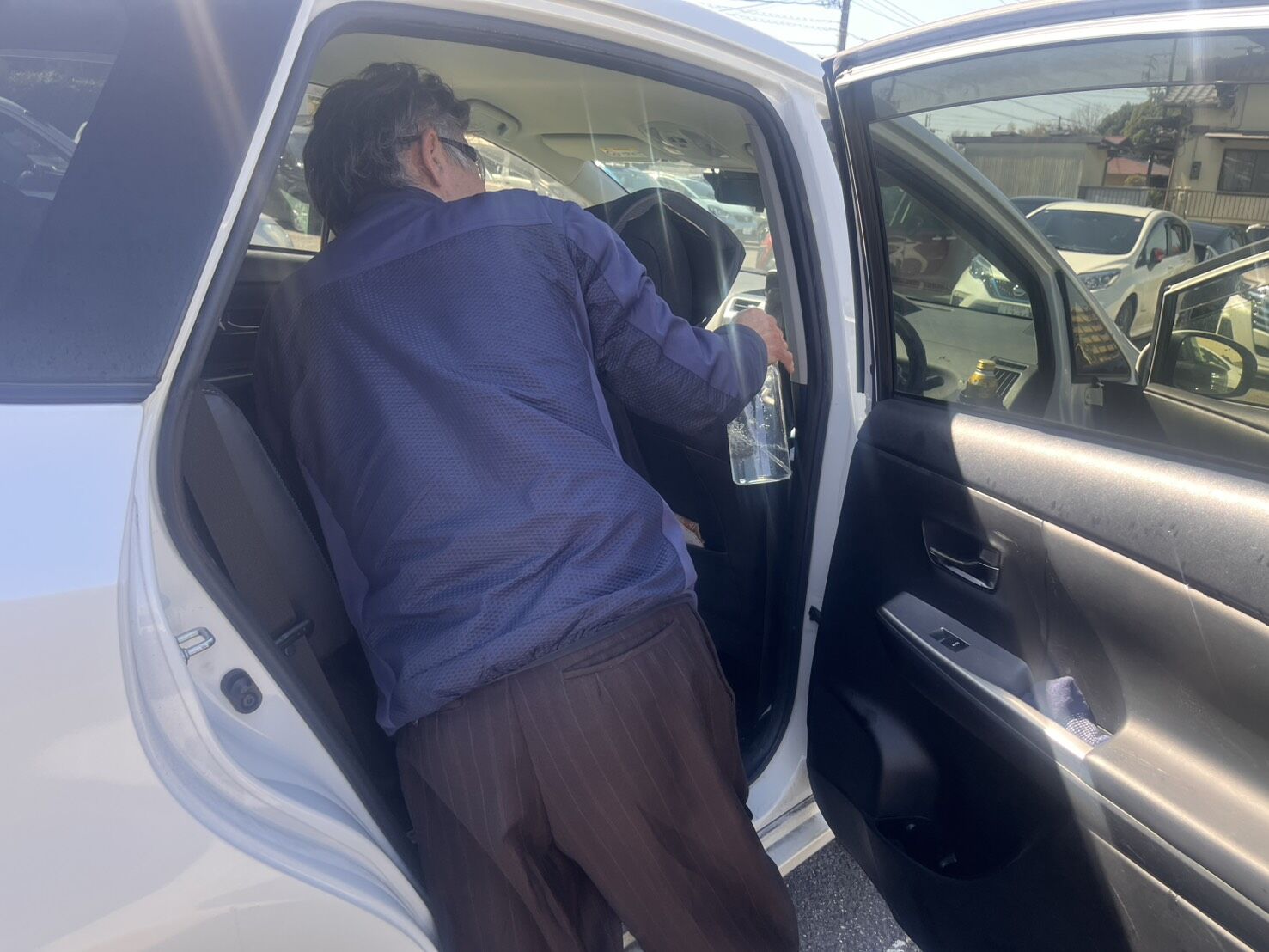 画像1637：愛車のニオイ対策に！光触媒コーティングによる消臭・抗菌施工を実施いたしました！