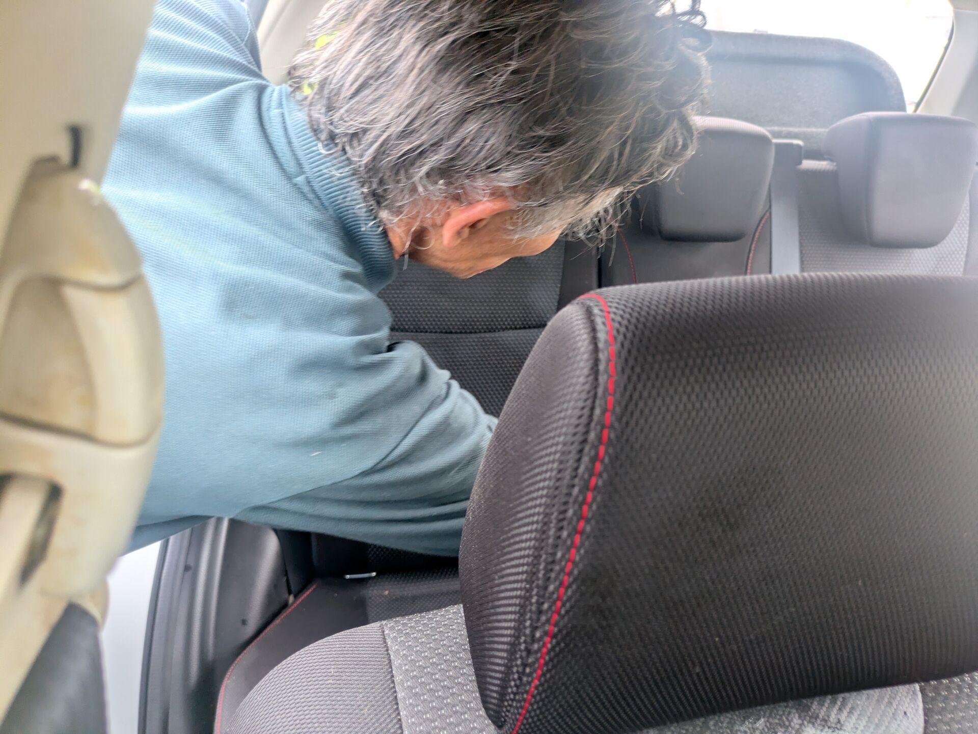 【一宮市】中古車の車内タバコ臭対策に光触媒コーティング施工｜稲沢市にて施工事例あり・実技研修済